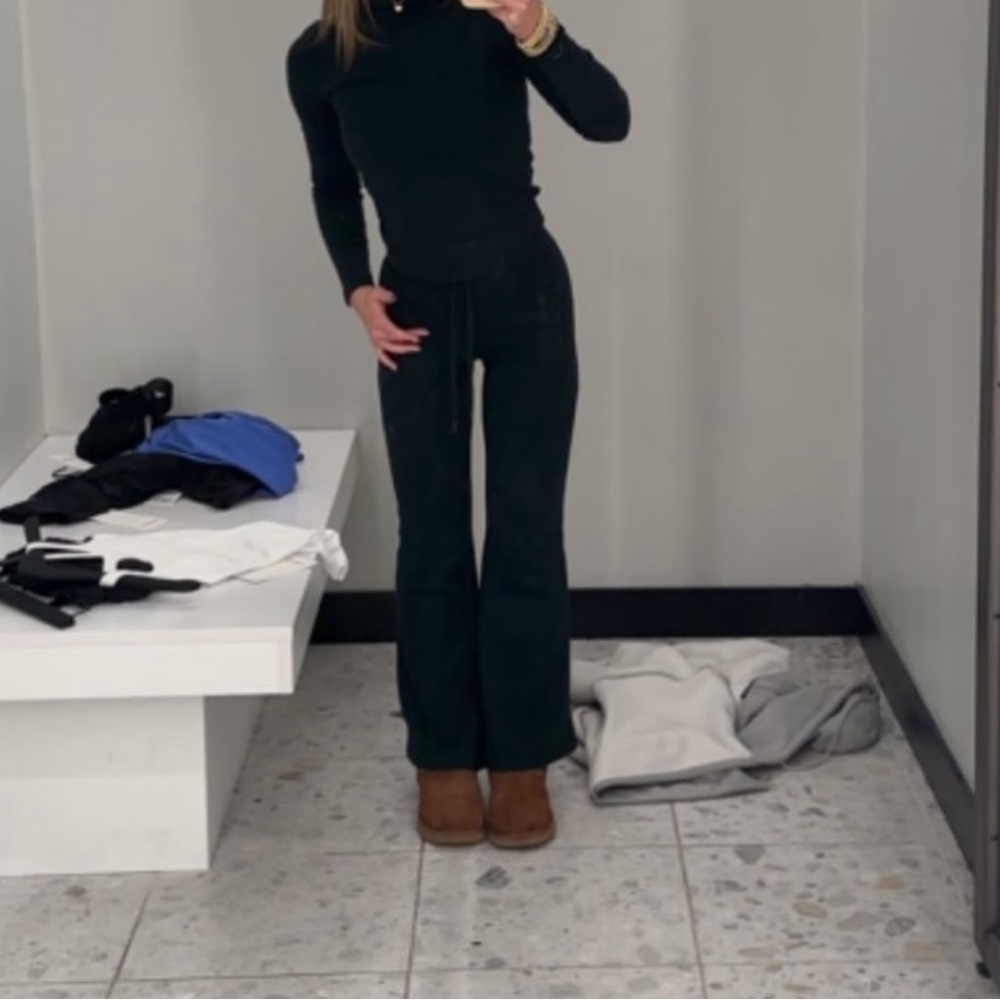 Aritzia set (selling together message if you want separately)
